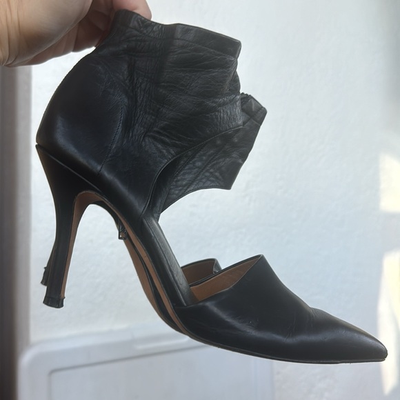 VINCE 35 1/2 (US 5.5) lamb skin zipper heel bootie - Picture 1 of 5